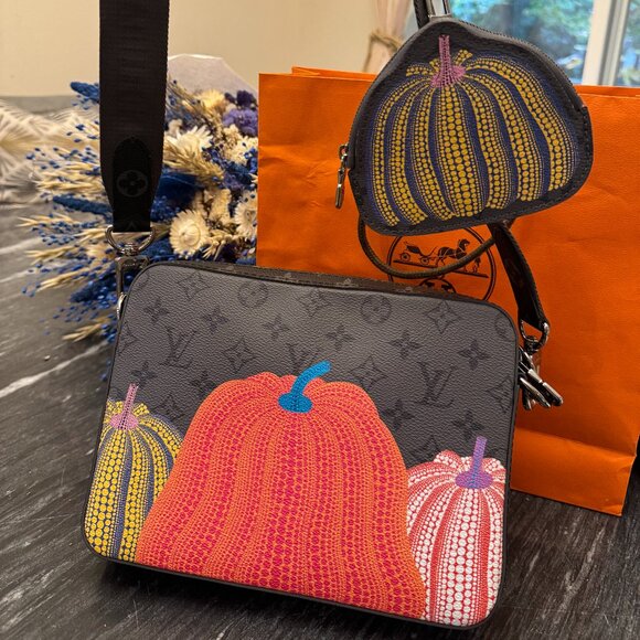 Louis Vuitton YAYOI KUSAMA SPECIAL EDITION UNISEX MESSENGER BAG - Picture 1 of 3